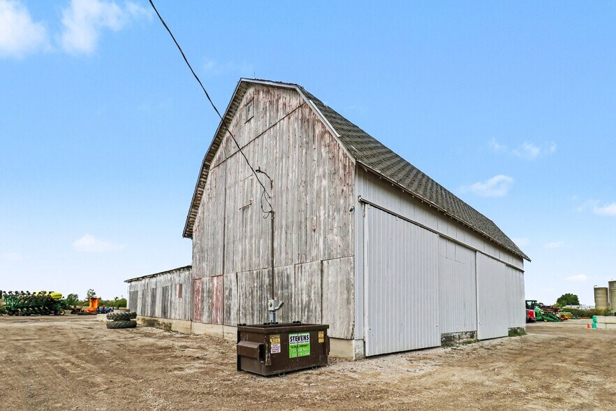 More Photos Of 4685 W US Route 20, Gibsonburg Light Distribution For Sale
