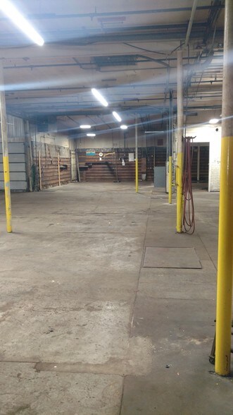 More Photos Of 2715 N 15th St, Sheboygan Showroom For Sale