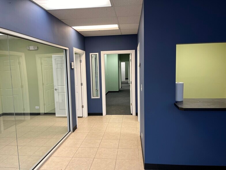 More Photos Of 4640-4650 Oakton St, Skokie Storefront For Lease