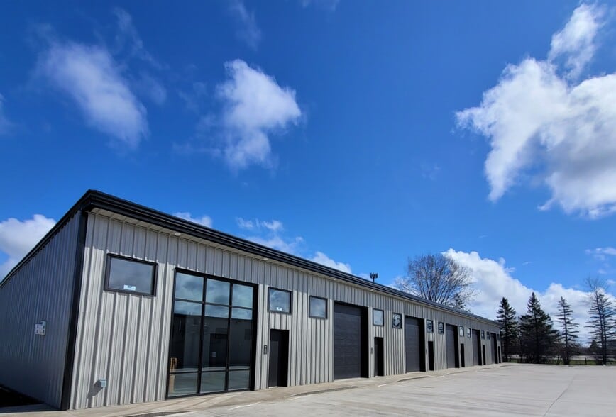 More Photos Of 2975 Heartland Dr, Grand Forks Flex For Lease