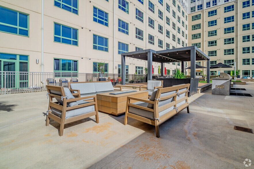 More Photos Of 100 N Santa Rosa St, San Antonio Apartments For Lease