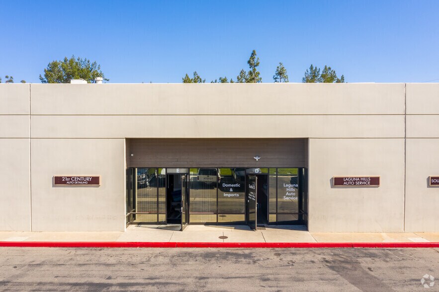 More Photos Of 23552 Commerce Center Dr, Laguna Hills Light Manufacturing For Lease