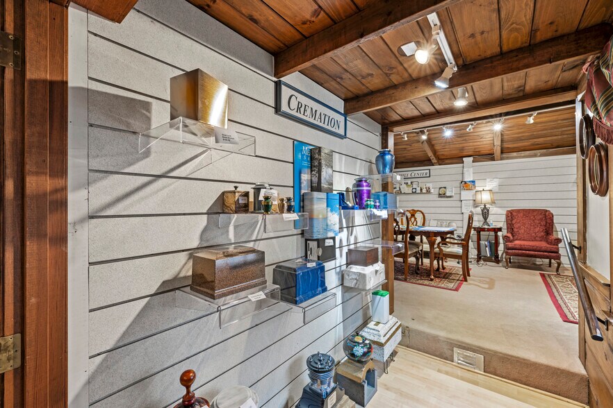 More Photos Of 4 W Washington St, Hanson Office For Sale