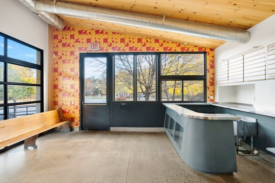 More Photos Of 261 Tinker St, Woodstock Restaurant For Sale