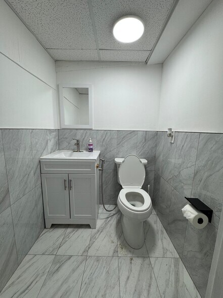 More Photos Of 800 Green St, Iselin Storefront Retail Residential For Sale