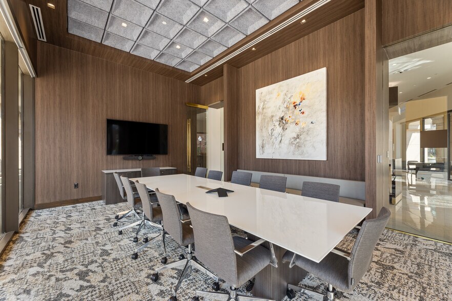 More Photos Of 2515 McKinney Ave, Dallas Office For Lease