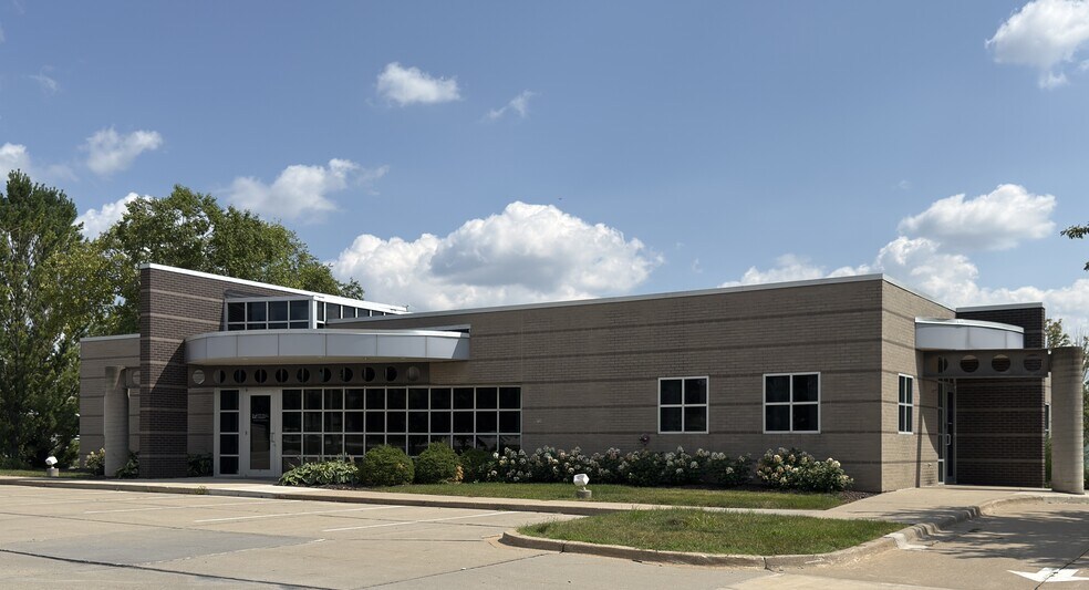 Primary Photo Of 1469 29th St, West Des Moines Office For Sale