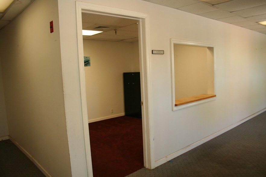 More Photos Of 210-211 Cottage St, Poughkeepsie Warehouse For Lease