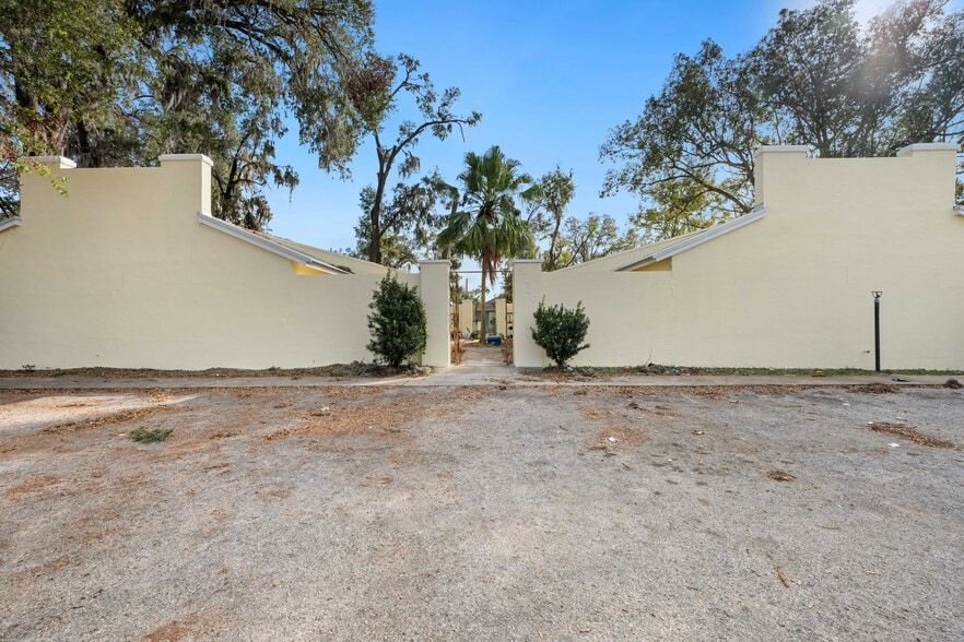 More Photos Of 37540 Martin Luther King Blvd, Dade City Apartments For Sale