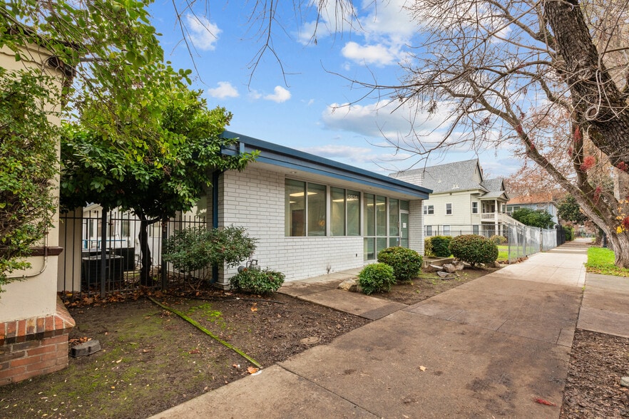 More Photos Of 2626 N St, Sacramento Medical For Sale