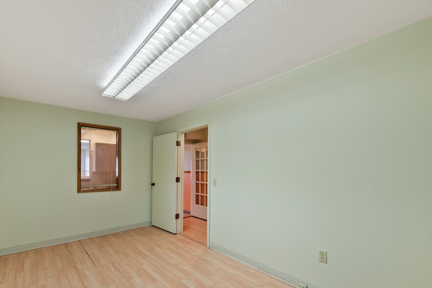 More Photos Of 2319 Vinton St, Omaha Office Residential For Sale