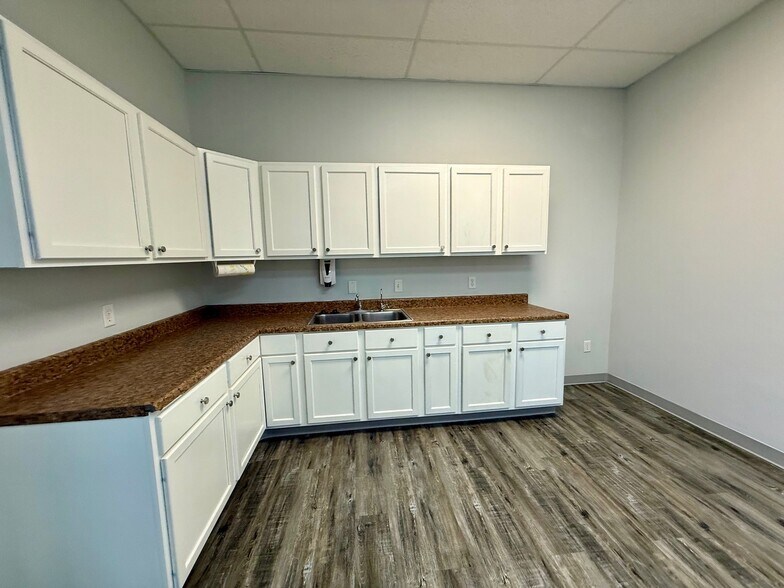 More Photos Of 2001 Westar Rd, Midland Warehouse For Lease