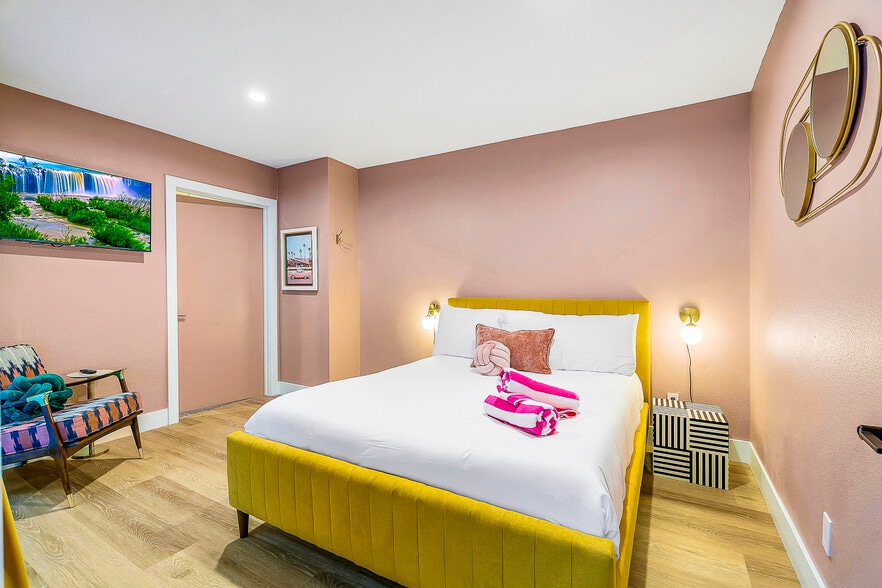 More Photos Of 1339 N Indian Canyon Dr, Palm Springs Hotel For Sale