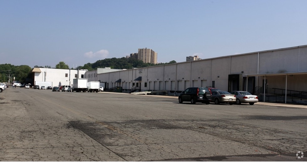 More Photos Of 6295 Edsall Rd, Alexandria Unknown For Lease