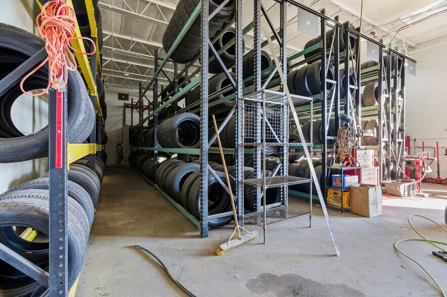 More Photos Of 6737 E Nine Mile Rd, Warren Warehouse For Lease