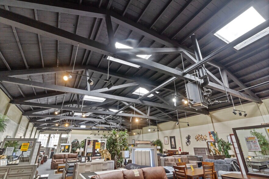 More Photos Of 305 Airport Blvd, South San Francisco Storefront For Sale