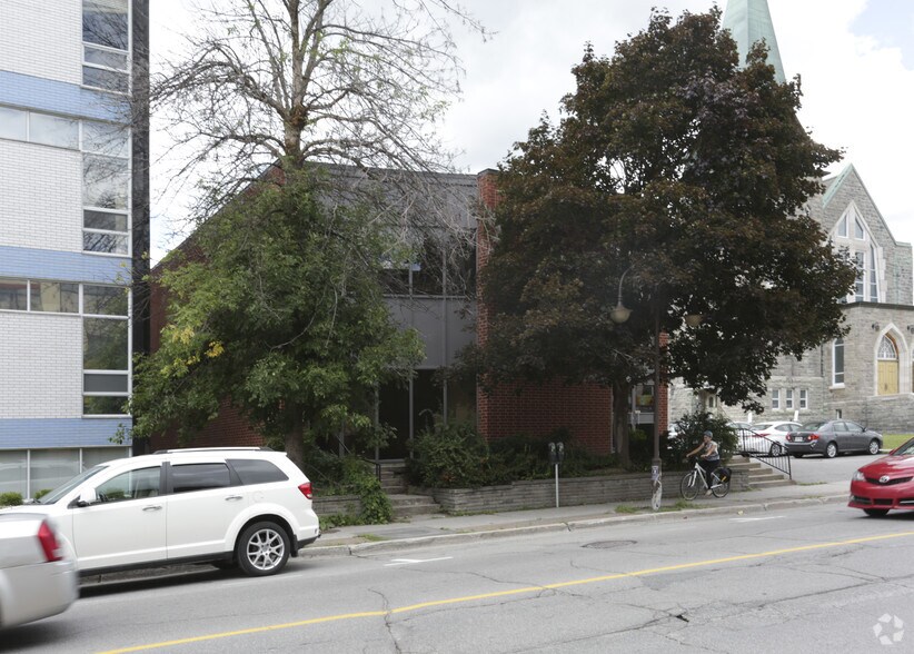 More Photos Of 227 Boul Saint-Joseph, Gatineau Office For Sale