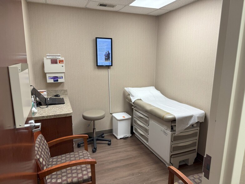 More Photos Of 1340 Matthews Township Pky, Matthews Medical For Sale