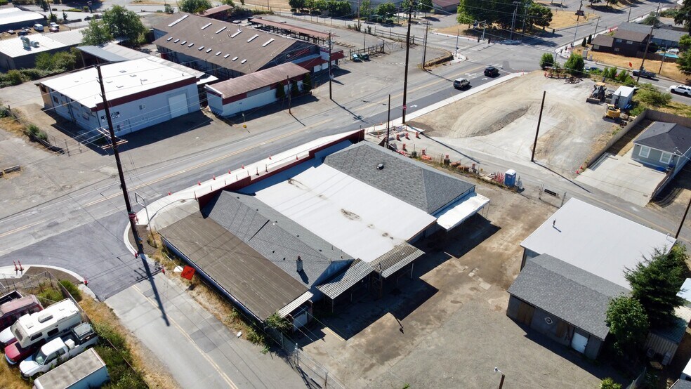 More Photos Of 405 S National Ave, Bremerton Service For Sale