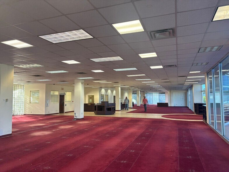More Photos Of 110 Holiday Dr, Macon-Bibb Medical For Sale