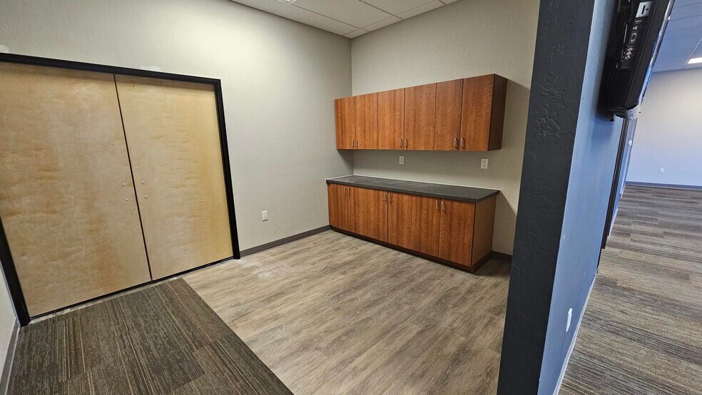 More Photos Of 961 N Eliseo C Felix Jr Way, Avondale Manufacturing For Lease