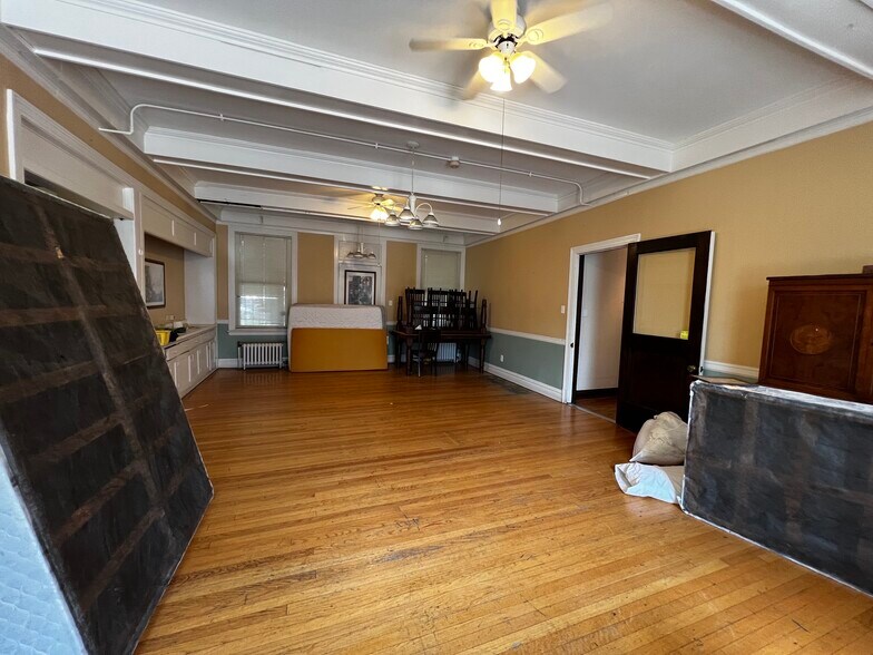 More Photos Of 1949 W 48th St, Chicago Religious Facility For Sale