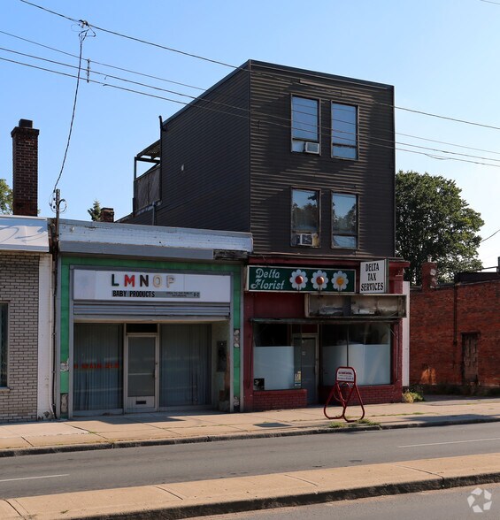 More Photos Of 1115 Main St E, Hamilton Storefront Retail Residential For Lease