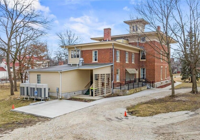 More Photos Of 876 W State St, Jacksonville Hospitality For Sale