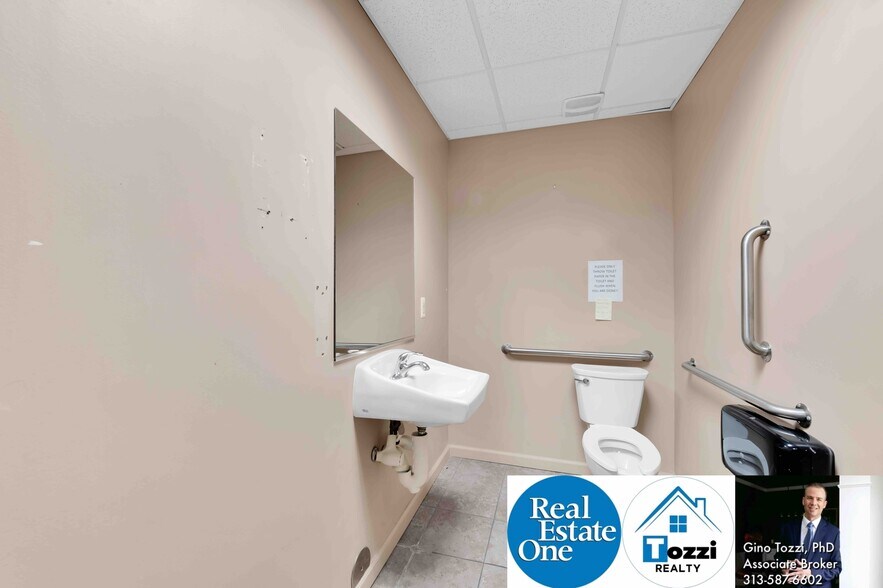 More Photos Of 27253 Van Dyke Ave, Warren Medical For Lease