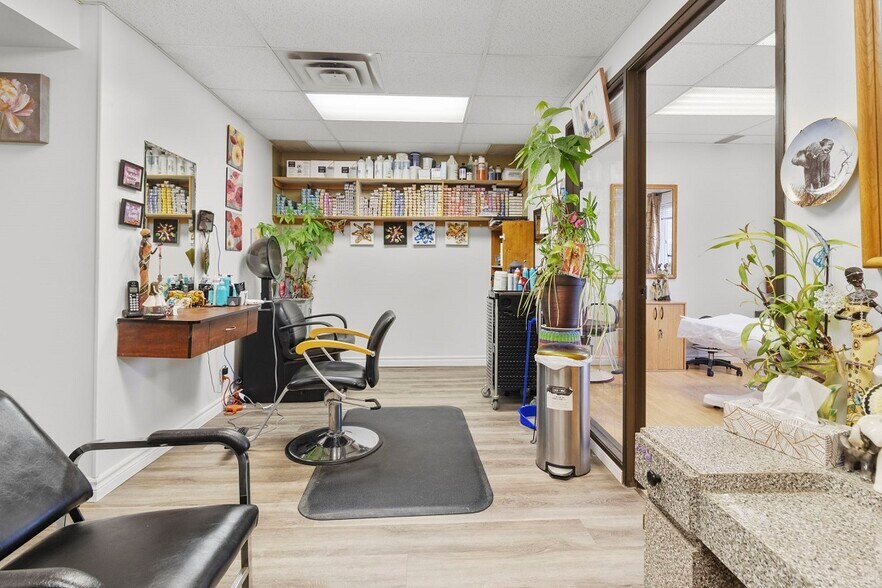 More Photos Of 27 King St E, Brockville General Retail For Lease