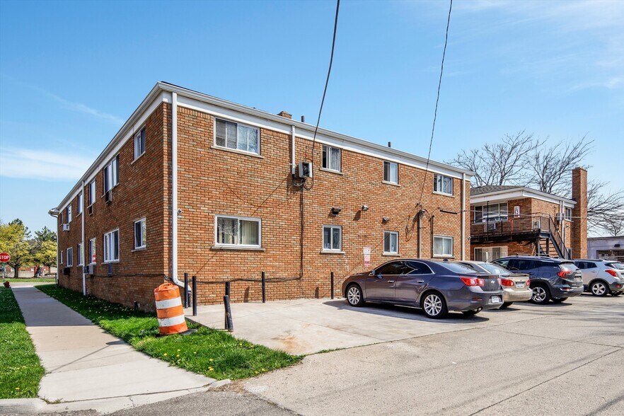 More Photos Of 4470-4480 E Outer Dr, Detroit Apartments For Sale