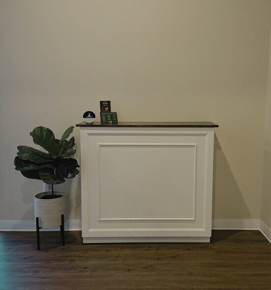 More Photos Of 201 W Hydraulic St, Yorkville Office For Lease