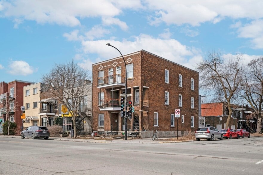 More Photos Of 2347 Boul Rosemont, Montréal Apartments For Sale
