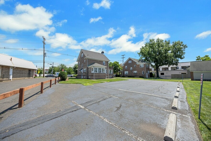 More Photos Of 225 Liberty St, Little Ferry Office For Sale