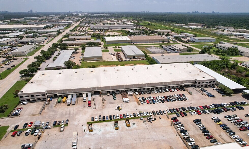 More Photos Of 5515 Brittmoore Rd, Houston Distribution For Sale