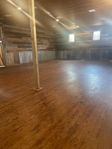 More Photos Of 416 E 16th St, Mount Pleasant Restaurant For Sale