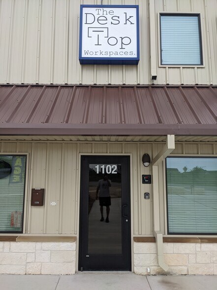 More Photos Of 105 Schumanns Beach Rd, New Braunfels Office For Lease