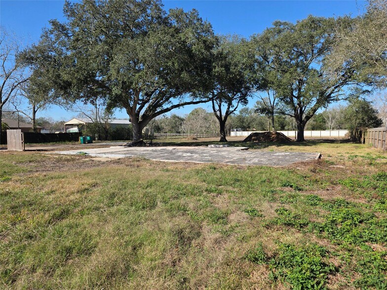 More Photos Of 414 Gordy Rd, Bacliff Land For Lease