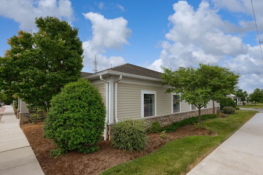 More Photos Of 84 Doe Run Rd, Manheim Medical For Lease