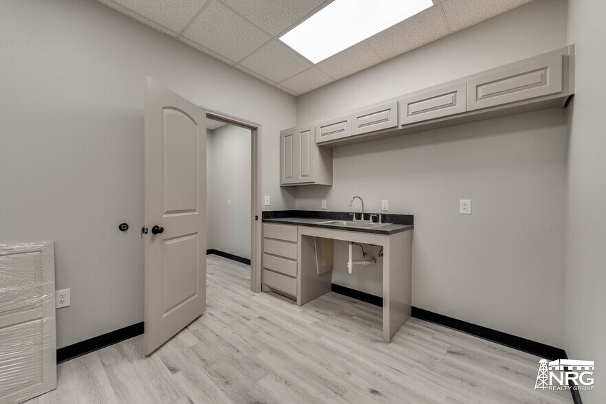 More Photos Of 2408 E County Road 130, Midland Warehouse For Sale