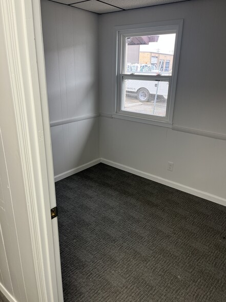 More Photos Of 1112 Ulrich Ave, Louisville Office For Lease