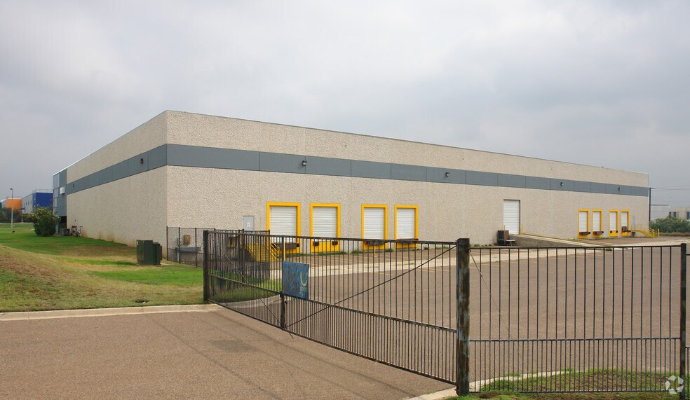 More Photos Of 13599 N Lamar Dr, Laredo Warehouse For Lease