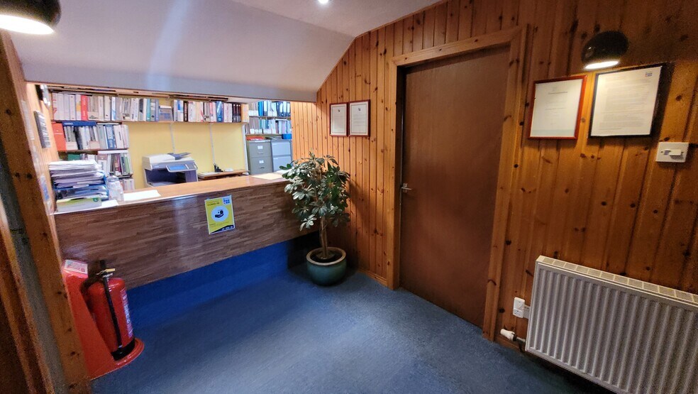 20 St. Quivox Rd, Prestwick KA9 1LJ Office For Sale