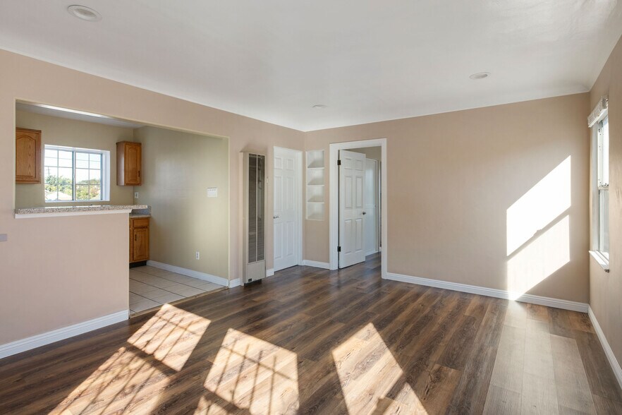 More Photos Of 2351 Cabot St, Los Angeles Apartments For Sale