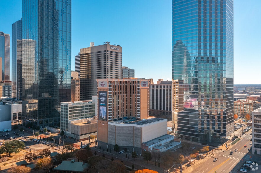 More Photos Of 1015 Elm St, Dallas Hotel For Sale