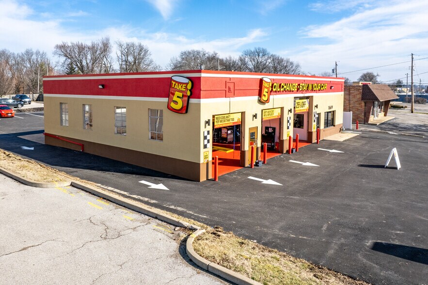 Primary Photo Of 15619 Manchester Rd, Ellisville Auto Repair For Sale