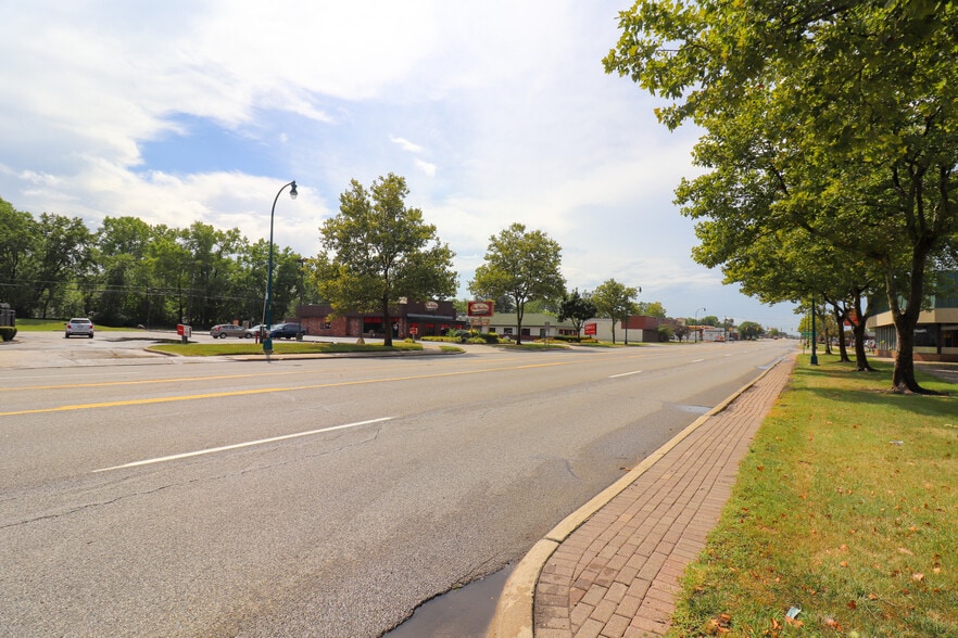 More Photos Of 30094-30120 Ford Rd, Garden City Storefront For Lease