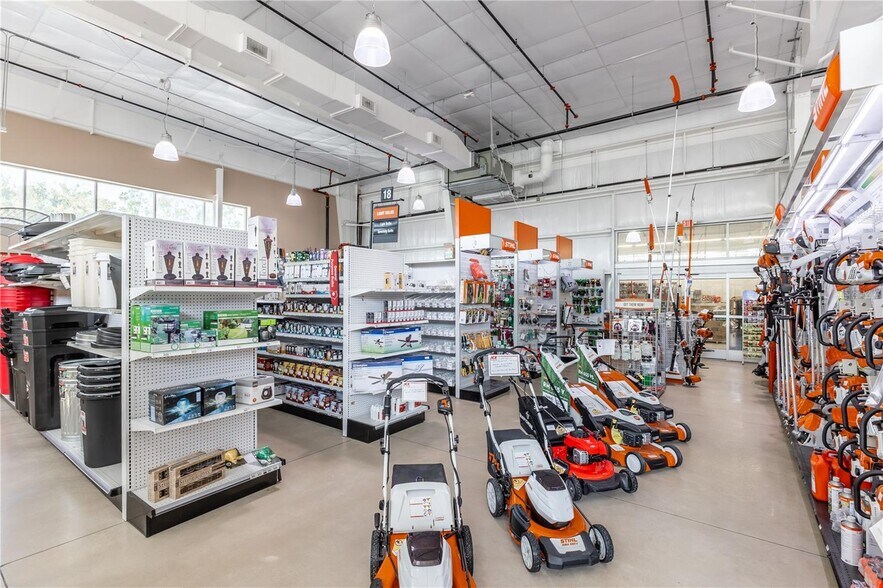 More Photos Of 11768 Narcoossee Rd, Orlando Freestanding For Sale