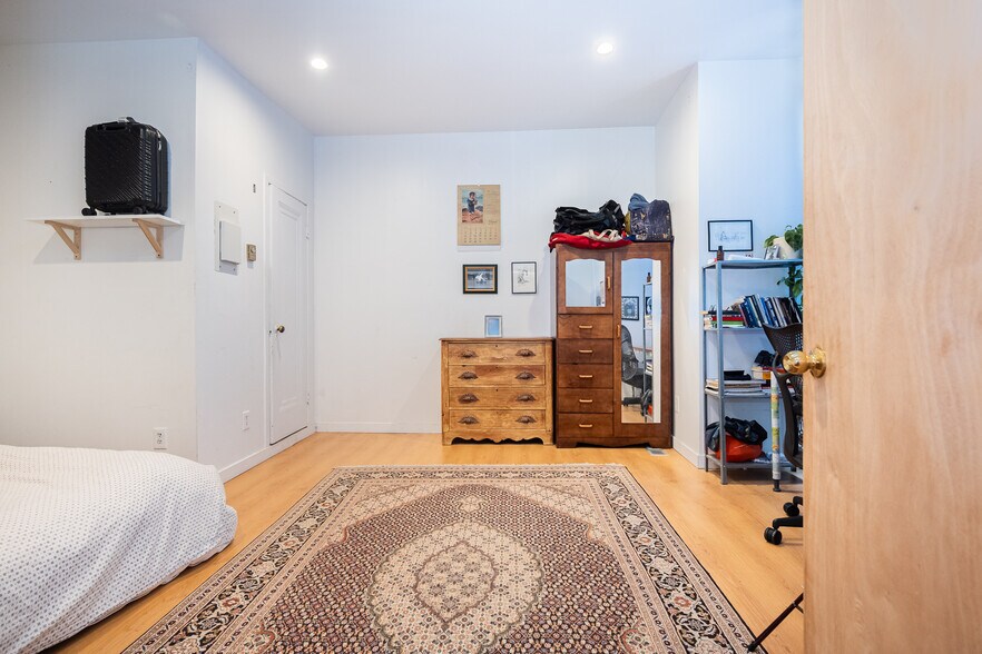 More Photos Of 4320-4324 St Saint-Denis, Montréal Multifamily For Sale