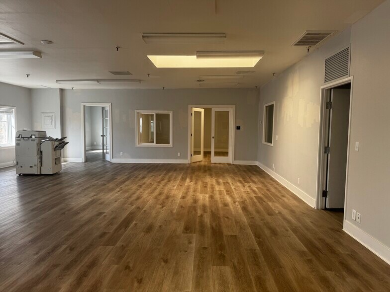 More Photos Of 9414-9488 Union Sq, Sandy Unknown For Lease